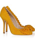 Oscar de la Renta Scalloped Suede Pumps - Lyst