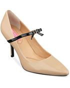 Isaac Mizrahi New York Agalia Pumps - Lyst