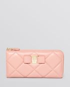 Ferragamo Wallet - Miss Vara Bow Soft Quilted Zip Around - Lyst