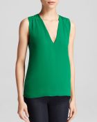 Alice + Olivia Sleeveless V-Neck Top - Lyst