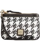Dooney & Bourke Houndstooth Medium Wristlet - Lyst