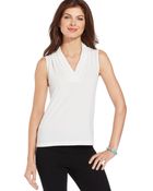 Jones New York Sleeveless Pleated V-Neck Top - Lyst