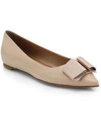 beige flat pointed shoes