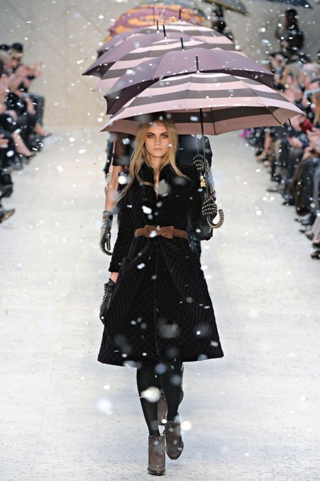 AW12