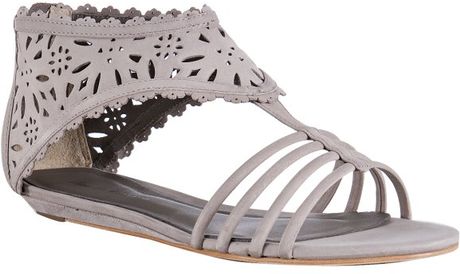 Pour La Victoire Light Grey Cutout Suede Farrah Flat Sandals in Gray (grey) - Lyst