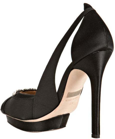 badgley mischka platform pumps