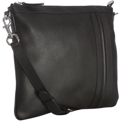 Gucci Black Grained Leather Flat Pouch Shoulder Bag in Black for Men | Lyst