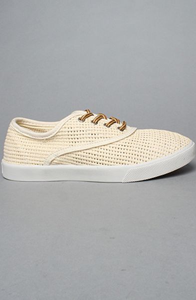 e width sneakers