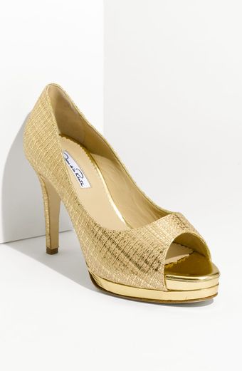 Oscar de la Renta Textured Peep Toe Pump - Lyst