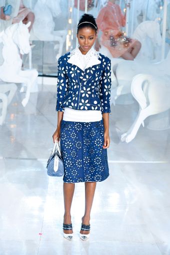 Louis Vuitton Spring 2012 White Top with Oversized Lacy Collar - Lyst