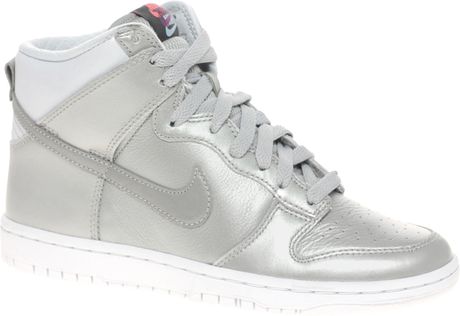 silver nike dunks