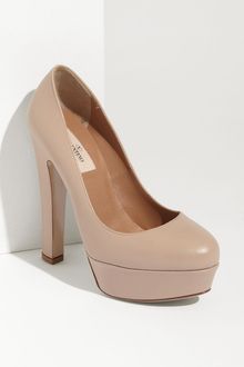 Valentino Vitello Pump - Lyst
