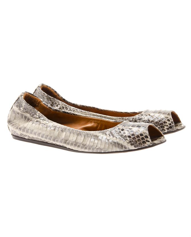 where to get extra wide shoes