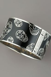 Alexander McQueen Large Enamel Skull Bangle - Lyst