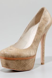 Alice + Olivia Bethie Platform Pump - Lyst