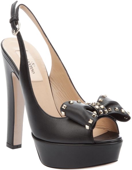 Valentino Bow Front Sandal in Black - Lyst