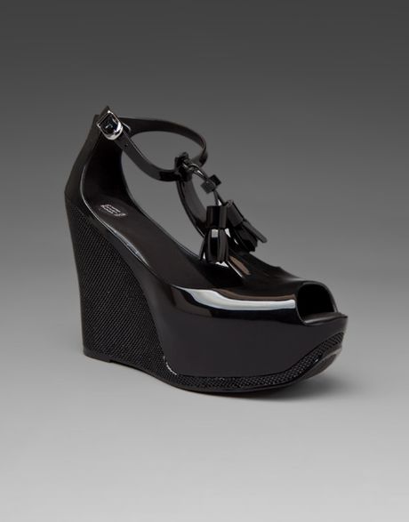 Melissa Peace Wedge Sandal in Black - Lyst