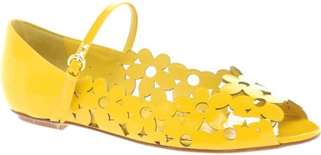 Moschino Cheap & Chic Moschino Cheap and Chic Ninfea Cut Out Flat Shoes in Yellow - Lyst