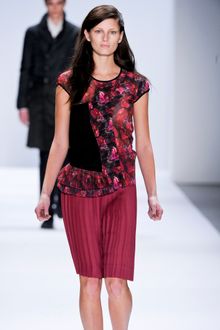 Richard Chai Fall 2012 Burgundy Pleated Skirt - Lyst