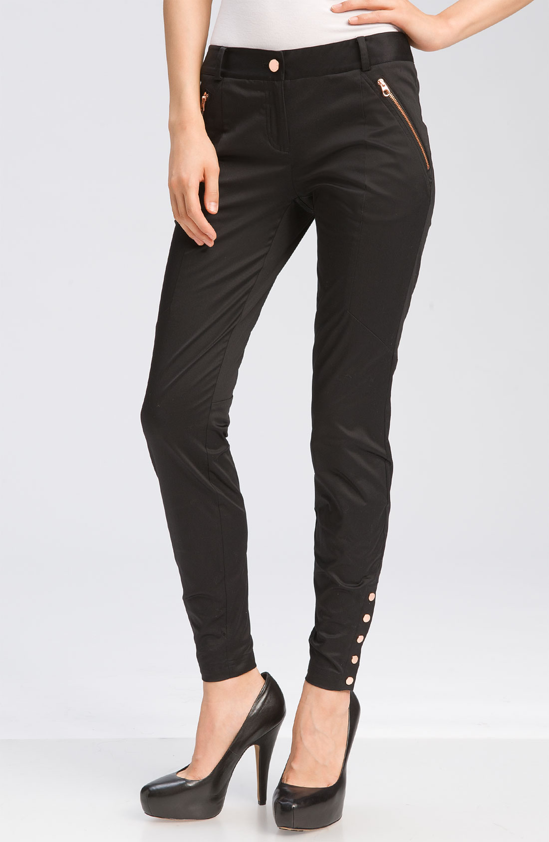 Navigation menu As someone who is 4’11” shopping for jeans is a constant struggle. Finding clothes that fit can be a challenge, especially if the brands you like don’t make specialty petite sizing.