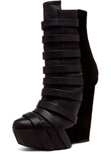 Gareth Pugh Strap Leather Wedge in Black - Lyst