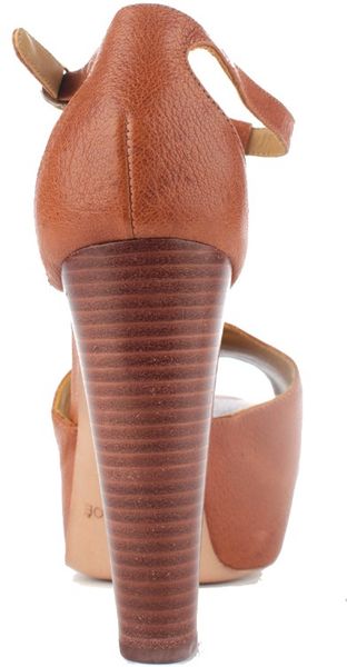 chloe t strap