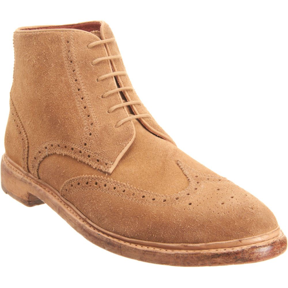 light tan wingtips