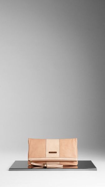 Burberry Folded Washed Leather Wristlet in Beige (trench) - Lyst