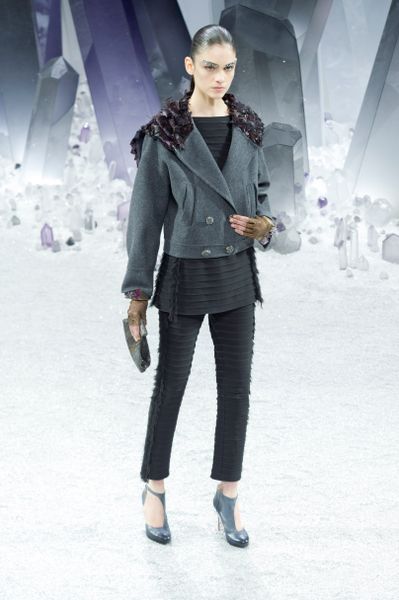 Chanel Fall 2012 Black Pleated Cropped Pants in Black - Lyst