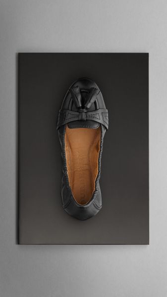 Burberry Leather Tassel Ballerinas in Black - Lyst