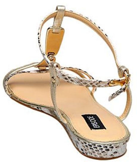 Episode Gisela E Low T Bar Sandals in Beige | Lyst