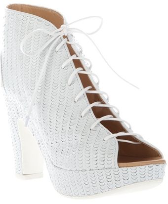  Lace Up Sandal 