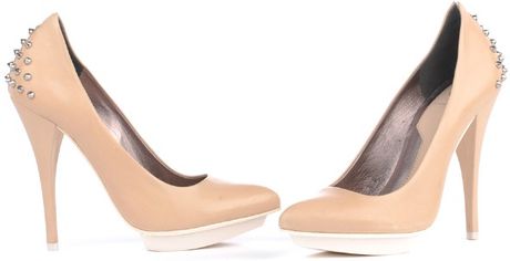 Alexander Mcqueen Studded Pump in Beige (nude) - Lyst