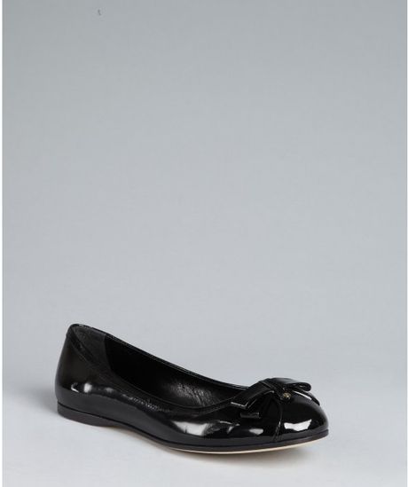 Fendi Black Patent Leather Bow Detail Flats in Black - Lyst