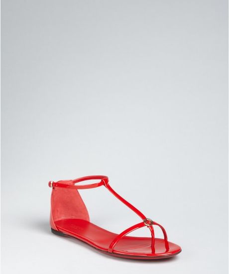 Gucci Red Patent Leather Logo Tstrap Sandals in Red - Lyst