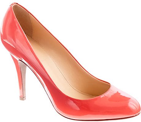 light peach pumps