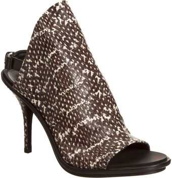  Glove Open Toe Sandal 