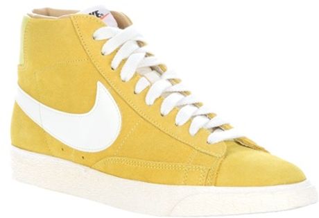 men yellow nikes