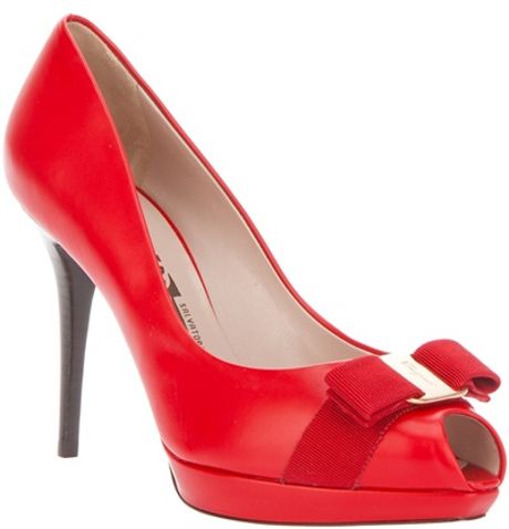 Ferragamo Bow Detail Pump in Red - Lyst