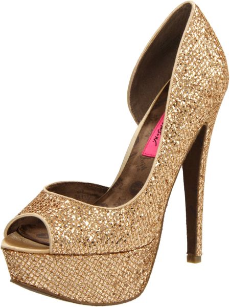 Betsey Johnson Snackss Pump in Gold (gold multi) - Lyst