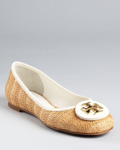 Tory Burch Flats Reva Raffia in Beige (natural bleach) - Lyst