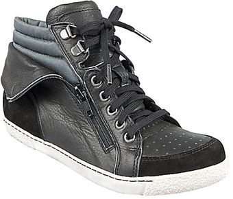  Veenus High-Top Sneakers 