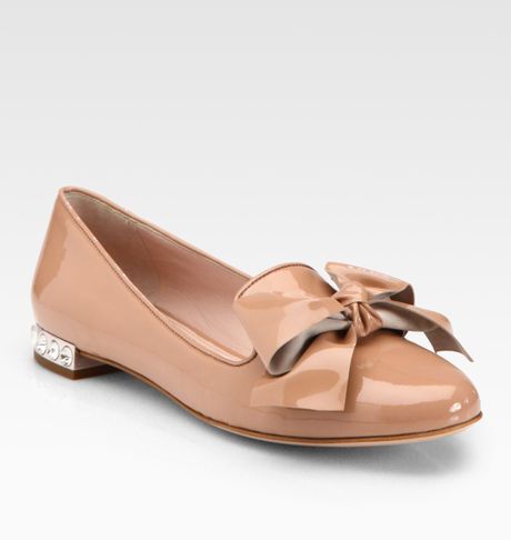 Miu Miu Bow Patent Leather Jewel Smoking Slippers in Beige (nude) - Lyst