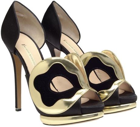 Nicholas Kirkwood Silk Satin Dorsay Pumps with Mask Front in Gold (black gold) - Lyst