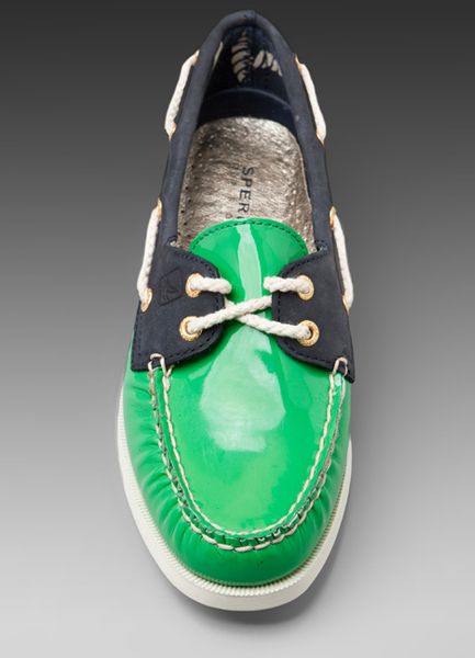 Sperry Top-sider 2-Eye Patent Boat Shoe in Blue (green & navy