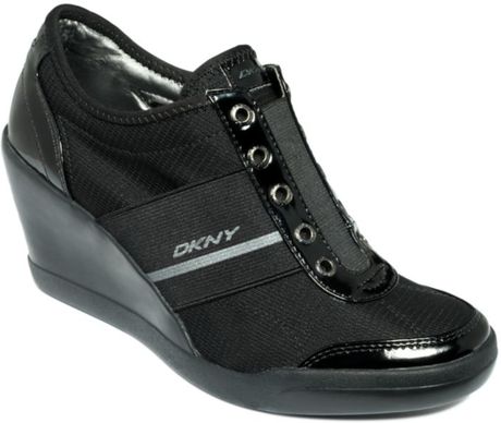 black wedge tennis shoes