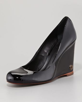 Tory Burch Sandra Patent Logo Wedges - Lyst