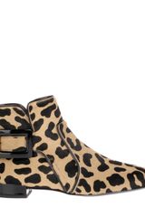 Roger Vivier Low Boots in Leopardprint Shorthaired Fur with Glossy Leather Trimming