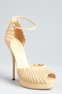 Gucci Light Powder Leather Taryn Ankle Strap Platform Sandals - Lyst
