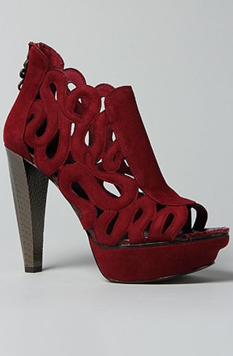 House Of Harlow The Bernadete Shoe in Raspberry Jam Suede - Lyst